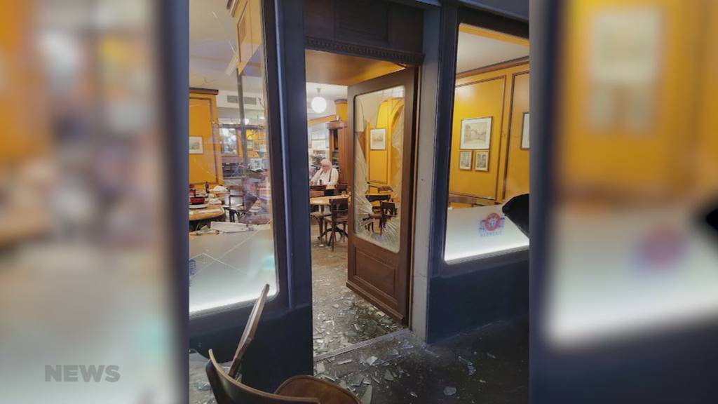 Zerstörung nach Attacke auf Restaurant