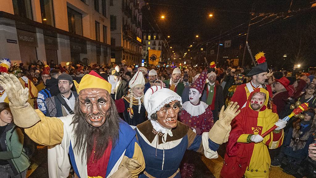 Der Urknall eröffnet pünktlich die Luzerner Fasnacht