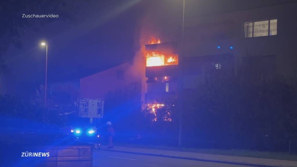 Vier Schwerstverletzte: Wohnungsbrand in Pfäffikon