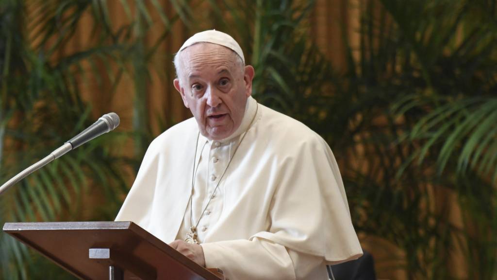 Papst Franziskus spricht im Vatikan während einer Konferenz. Foto: Alessandro Di Meo/Pool ANSA/AP/dpa