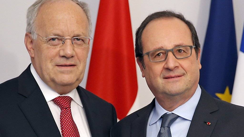 Schulter an Schulter auf dem Weg zu einer Lösungssuche zwischen Bern und Brüssel: Bundespräsident Johann Schneider-Ammann (links) kann auf den französischen Präsidenten François Hollande zählen.