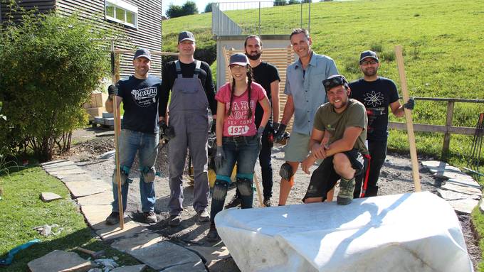 700 Arbeiter verschönern das Kinderdorf