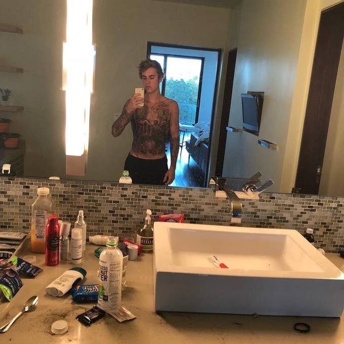 Hier zeigt Justin Bieber sein neues Tattoo