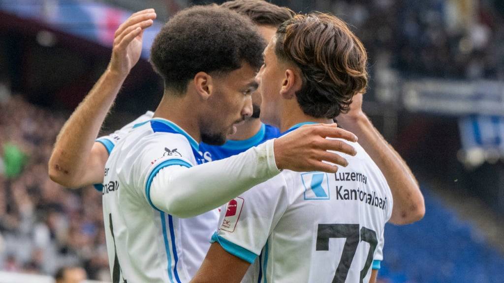 Die Luzerner Torschützen jubeln: Tyron Owusu (links) und Lucas Ferreira