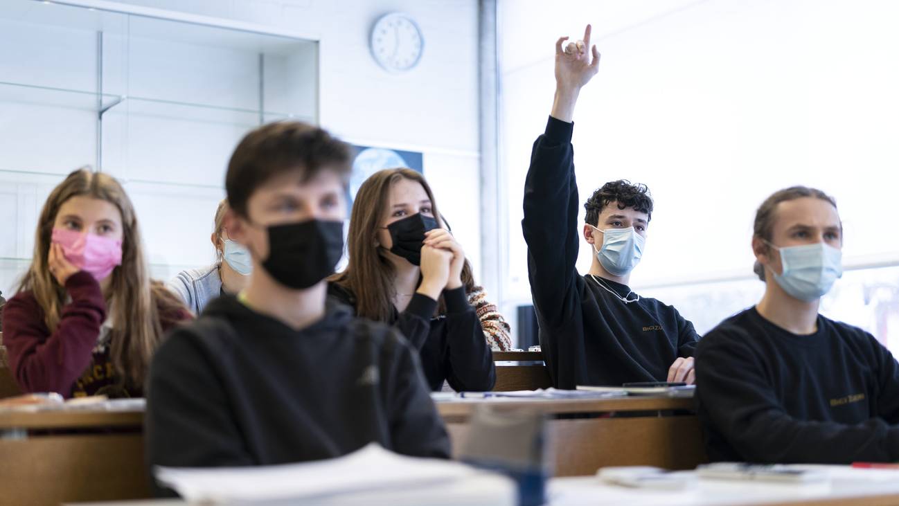 Schüler mit Maske