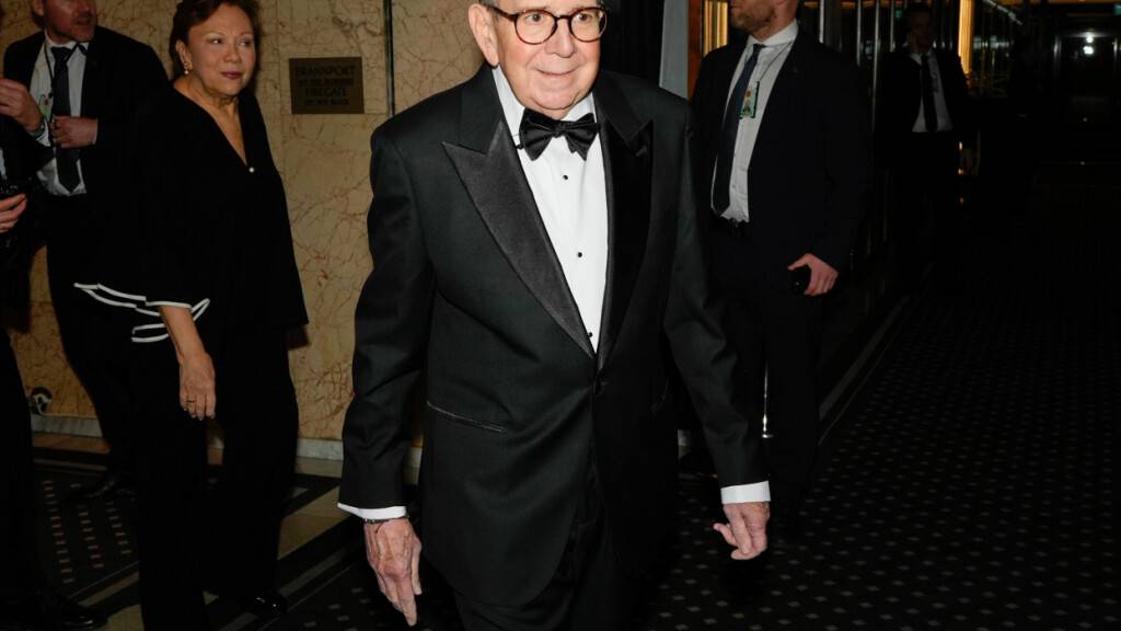 ARCHIV - Der Präsidentschaftskandidat der venezolanischen Opposition für die Präsidentschaftswahlen 2024, Edmundo González, kommt zum Nobel-Bankett im Grand Hotel, nach der Verleihung des Friedensnobelpreises an die venezolanische Oppositionsführerin Machado. Foto: Lise Åserud/NTB/AP/dpa