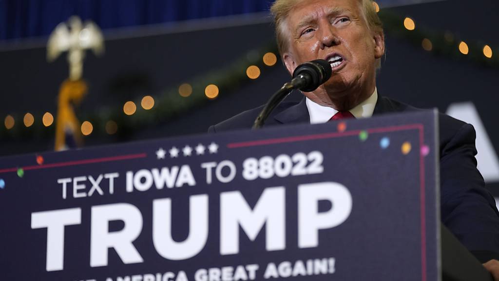 Donald Trump spricht auf einer Wahlkampfveranstaltung in Iowa. Foto: Charlie Neibergall/AP