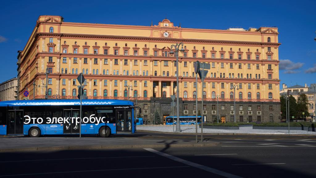 ARCHIV - Blick auf den Lubjanskaja-Platz mit dem historischen Gebäude des Föderalen Sicherheitsdienstes (FSB) in der russischen Hauptstadt. Foto: Uncredited/AP/dpa