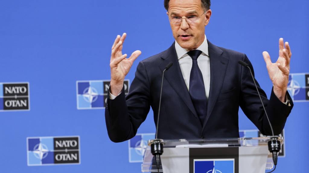 ARCHIV - Nato-Generalsekretär Mark Rutte spricht auf einer Pressekonferenz nach einem Treffen der Nato-Außenminister im Nato-Hauptquartier. Foto: Geert Vanden Wijngaert/AP/dpa