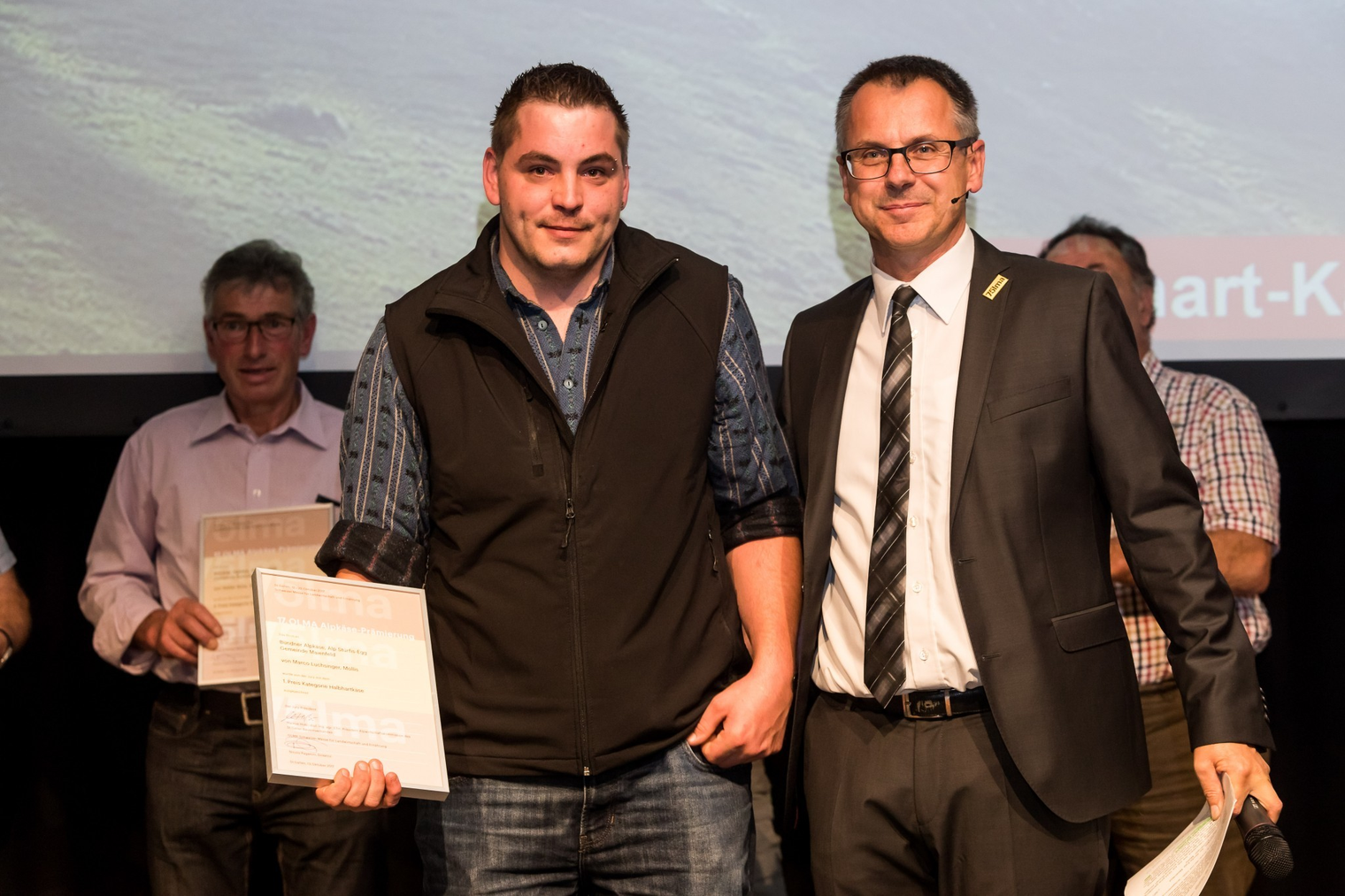 Der Maienfelder Marco Luchsinger (l.) gewinnt in der Kategorie «Halbhart» den ersten Preis (Bild: Michael Huwiler, Rorschach)