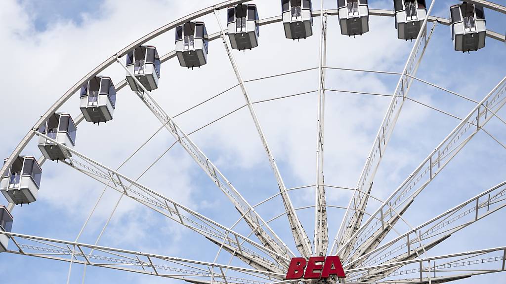 Das Riesenrad ist das temporäre Wahrzeichen der Bernexpo während der BEA. (Symbolbild)