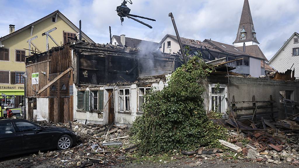 Im Zürcher Städtchen Elgg ging ein Feuerteufel um - oder besser gesagt eine Feuerteufelin. Die Kantonspolizei hat eine 44-jährige Schweizerin verhaftet. Im Bild der Schaden vom 16. März. (Archivbild)