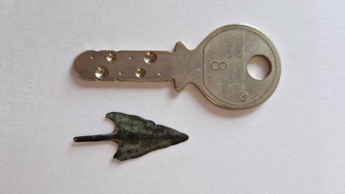 Eine kleine Pfeilspitze: Erster bronzezeitlicher Fund in Appenzell Ausserrhoden