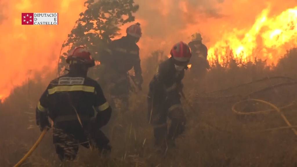 Valencia: Zugpassagiere flüchten aus Panik vor verheerenden Waldbränden - 11 Verletzte