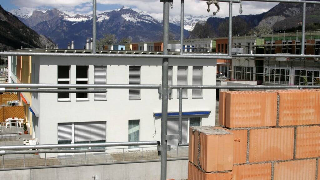 Viele Schweizerinnen und Schweizer wollen sich ein eigenes Zuhause kaufen statt mieten. (Archivbild)