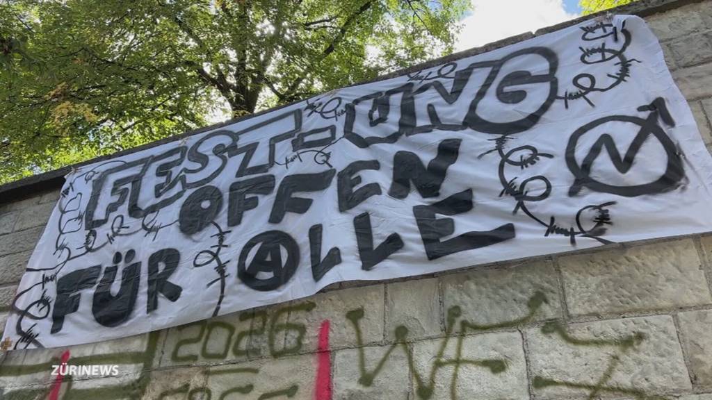 Lindenhof in Zürich besetzt: Polizei duldet illegale Aktion aus linken Kreisen