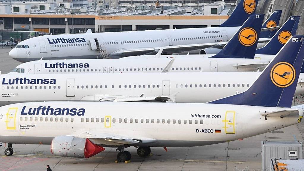 Die Lufthansa-Flieger sollen drei Tage lang am Boden bleiben: Die Gewerkschaft hat den Pilotenstreik vom Mittwoch zunächst auf Donnerstag und nun auch auf Freitag ausgedehnt.