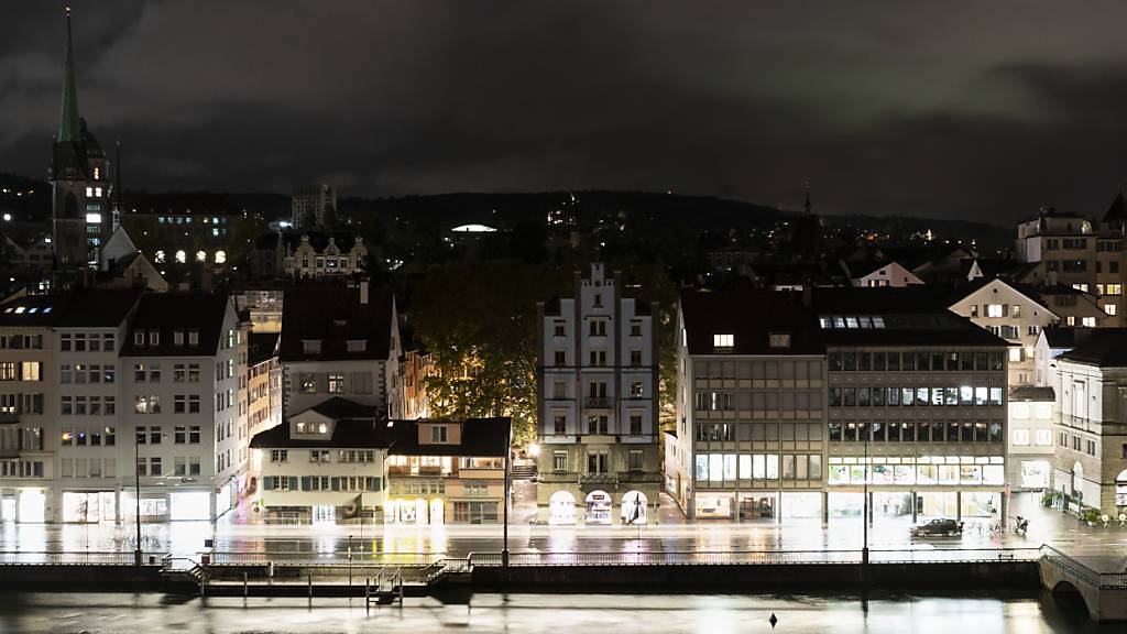 Die Stadtpolizei hat einen 22-Jährigen festgenommen, der einen Mann am Limmatquai schwer verletzt haben soll. (Archivbild)