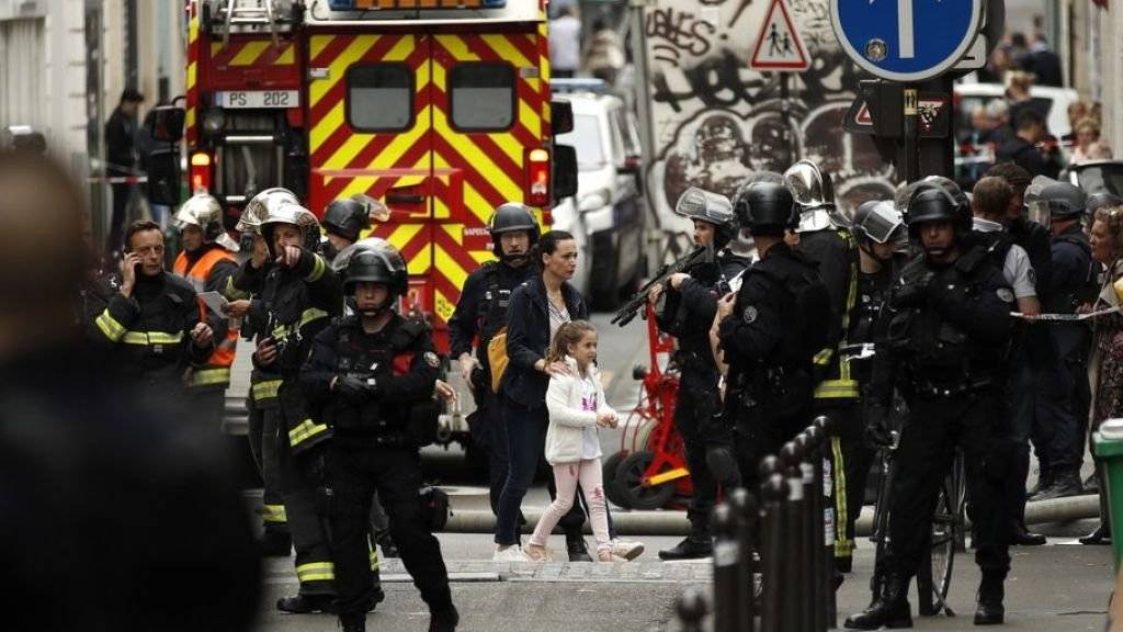 Das betroffene Quartier in Paris wird evakuiert. e
