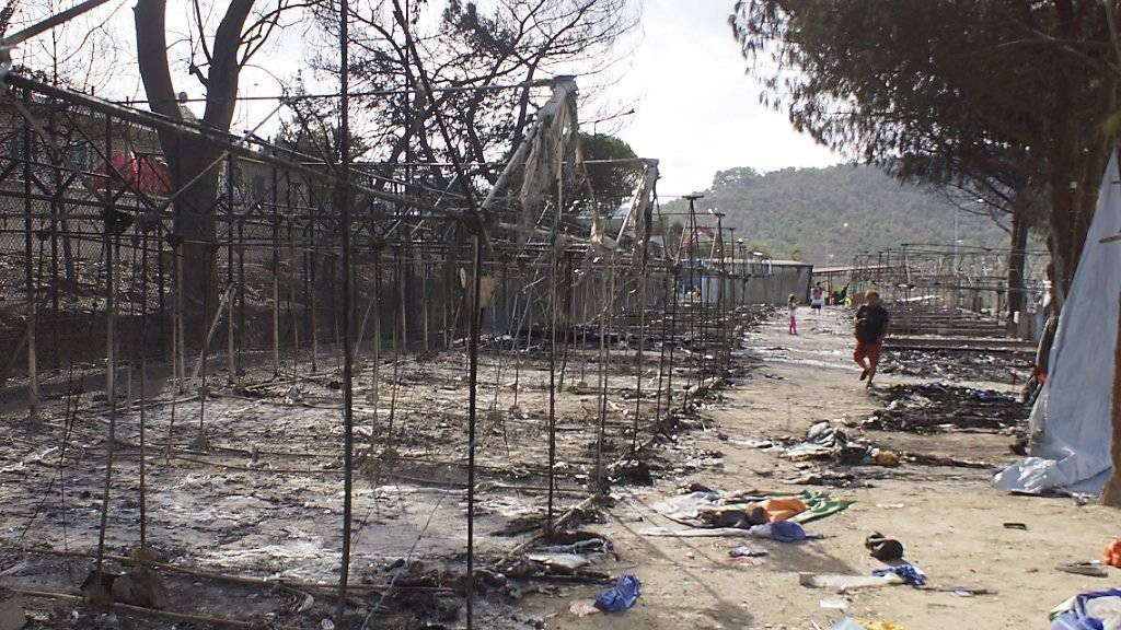 Das ausgebrannte Flüchtlingslager auf Lesbos. Noch immer sind hunderte Flüchtlinge nach dem Brand obdachlos.