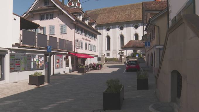 Einblick ins aufwändige Osterhasen-Giessen in Arth