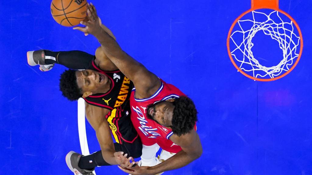 Joel Embiid (rechts) glänzte im Spiel gegen die Atlanta Hawks