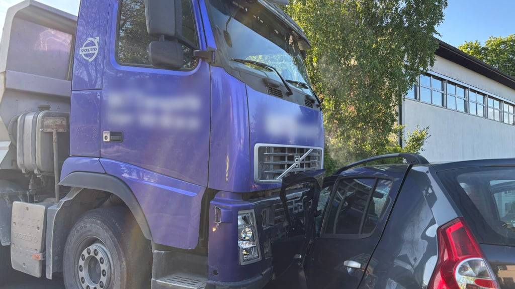 Beim Unfall in Oberaach TG verletzte sich die Fahrerin des Autos schwer.