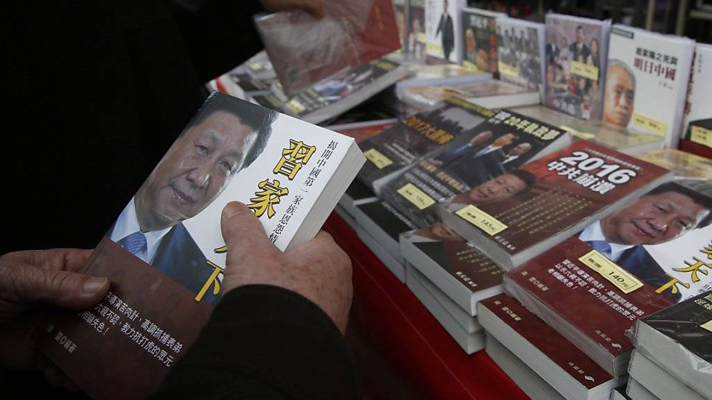 In Hongkong gibt es Bücher zu kaufen, die in China verboten sind. Mittlerweile sind fünf verschwundene Buchhändler in chinesischen Gefängnissen wieder aufgetaucht.