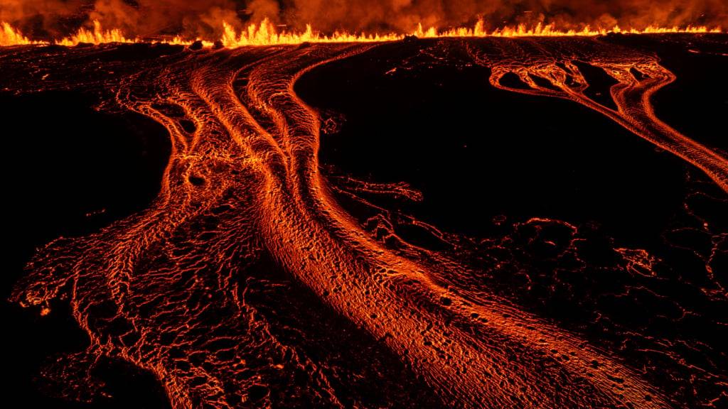 dpatopbilder - Ein neuer Vulkanausbruch auf der Halbinsel Reykjanes in Island. Foto: Marco di Marco/AP