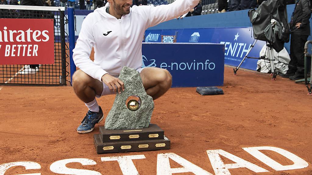 Albert Ramos-Vinolas freut sich im Juli 2019 über den Turniersieg.