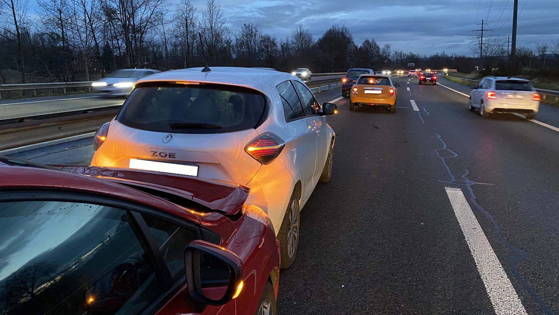 Ein Unfall mit vier Autos sorgte für grossen Stau im Morgenverkehr auf der Autobahn A14