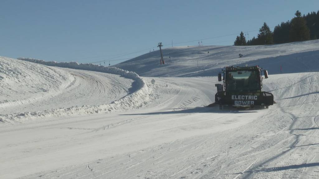 Akku statt Diesel: Erstes Schweizer E-Pistenfahrzeug rollt am Flumserberg