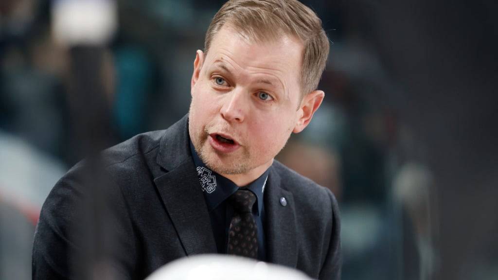 Martin Filander ist auch in der übernächsten Saison Trainer des EHC Biel