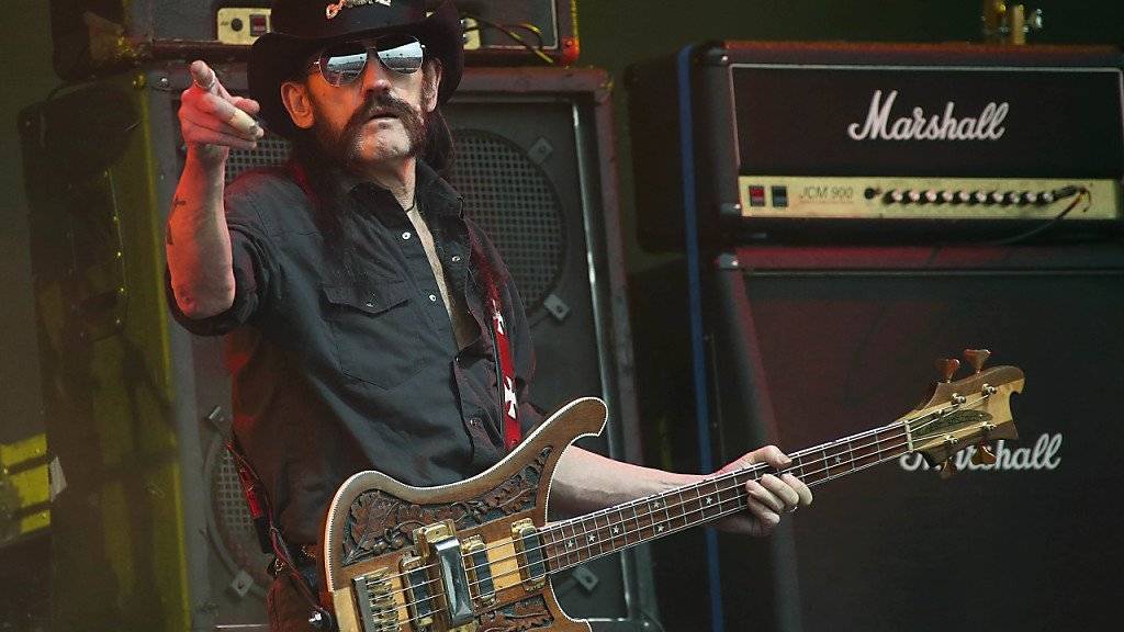 Mit dem Tod von Motörhead-Frontmann Lemmy Kilmister hat die Rockmusik eine prägende Figur verloren. Zumindest seine Stimme lebt auf einem im Mai erscheinenden Live-Album auf. (Archivbild)