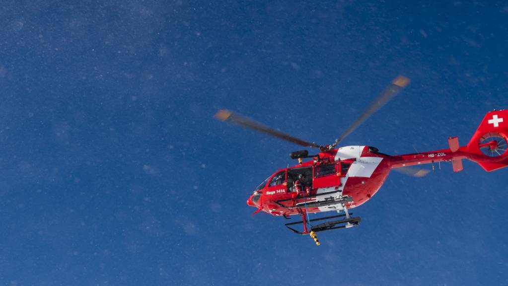 Die Rettungsflugwacht will sich nicht geschlagen geben und weiter für den Leistungsauftrag für die Bergrettung im Wallis kämpfen. (Archivbild)