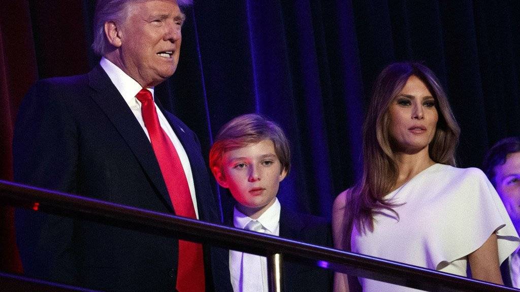 Donald Trump reist im nächsten Jahre vorderhand allein nach Washington und lässt seine Frau Melania (rechts) und Sohn Barron (Mitte) in New York zurück (Archiv)