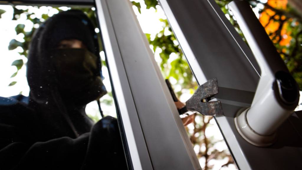 In Jenins konnte die Polizei zwei mutmassliche Einbrecher direkt nach der Tat festnehmen. (Symbolbild)