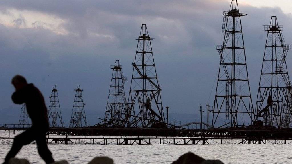 Ölfördereinrichtungen im Kaspischen Meer. (Archiv)
