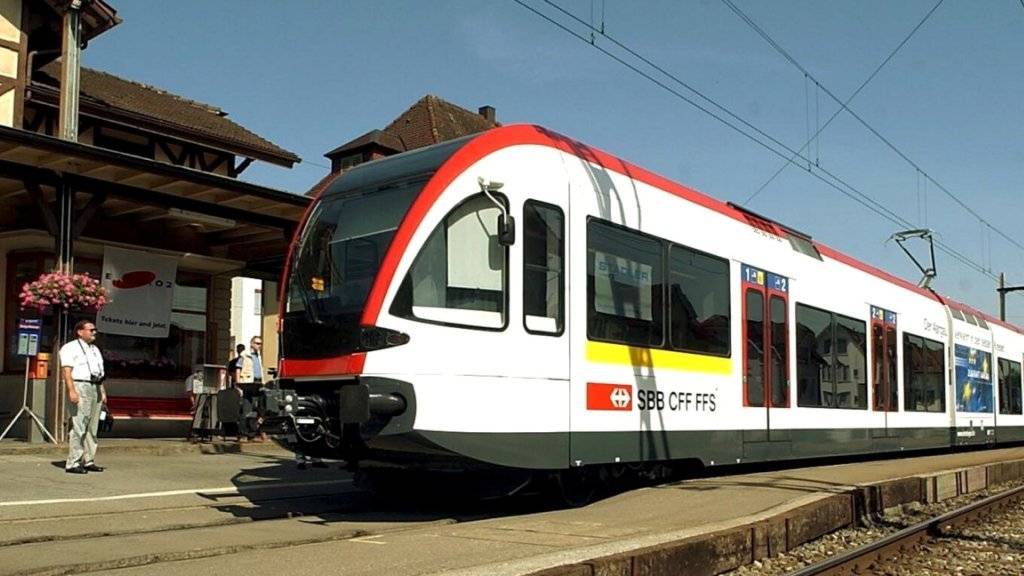 Auf der Seetalbahn-Strecke zwischen Luzern und Lenzburg AG verkehren Niederflurkompositionen der SBB. (Archivbild)