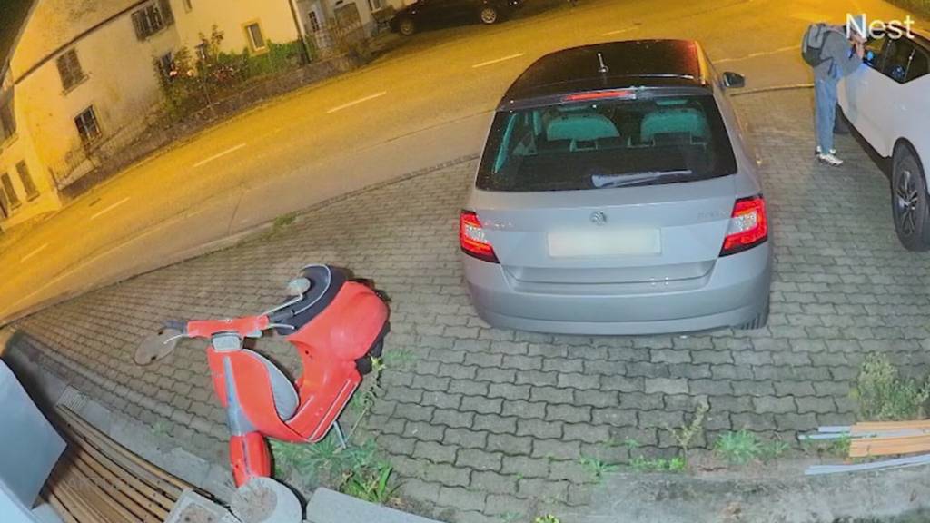 Scheiben eingeschlagen: Ein 20-jähriger Tunesier brach in Frick über ein Dutzend Autos auf