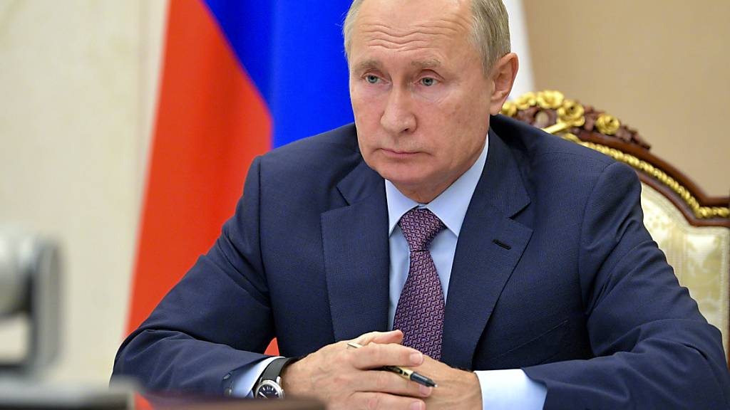 Wladimir Putin, Präsident von Russland, führt den Vorsitz einer Sicherheitsratssitzung per Videokonferenz. Foto: Alexei Druzhinin/Pool Sputnik Kremlin/AP/dpa
