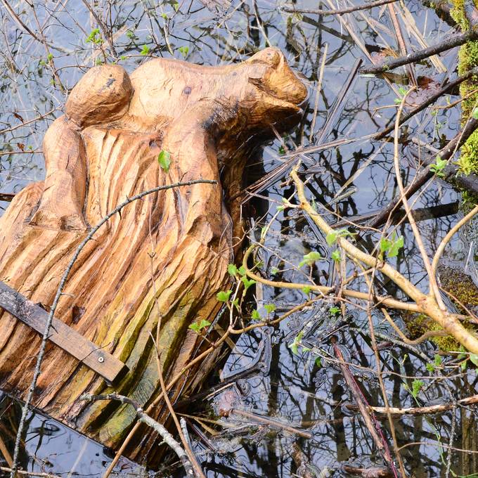 Im Tösstal haben Unbekannte diverse Holzskulpturen zerstört