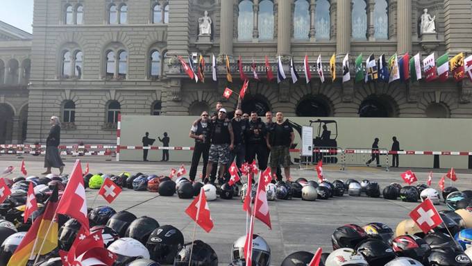 Hunderte Motorradfahrer an Protestaktion vor dem Bundeshaus