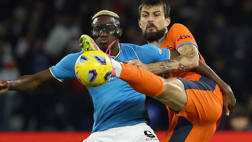 Francesco Acerbi (rechts) von Inter Mailand wurde vom Vorwurf einer rassistischen Beleidigung freigesprochen