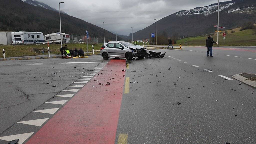 Eine Autofahrerin hat in Aedermannsdorf SO einen Vortritt missachtet und ist mit einem anderen Auto kollidiert. Drei Personen wurden verletzt.