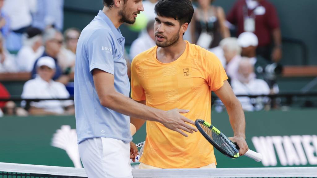 Überraschende Niederlage für Carlos Alcaraz (rechts): Die Weltnummer 1 verliert in Indian Wells gegen Daniil Medwedew