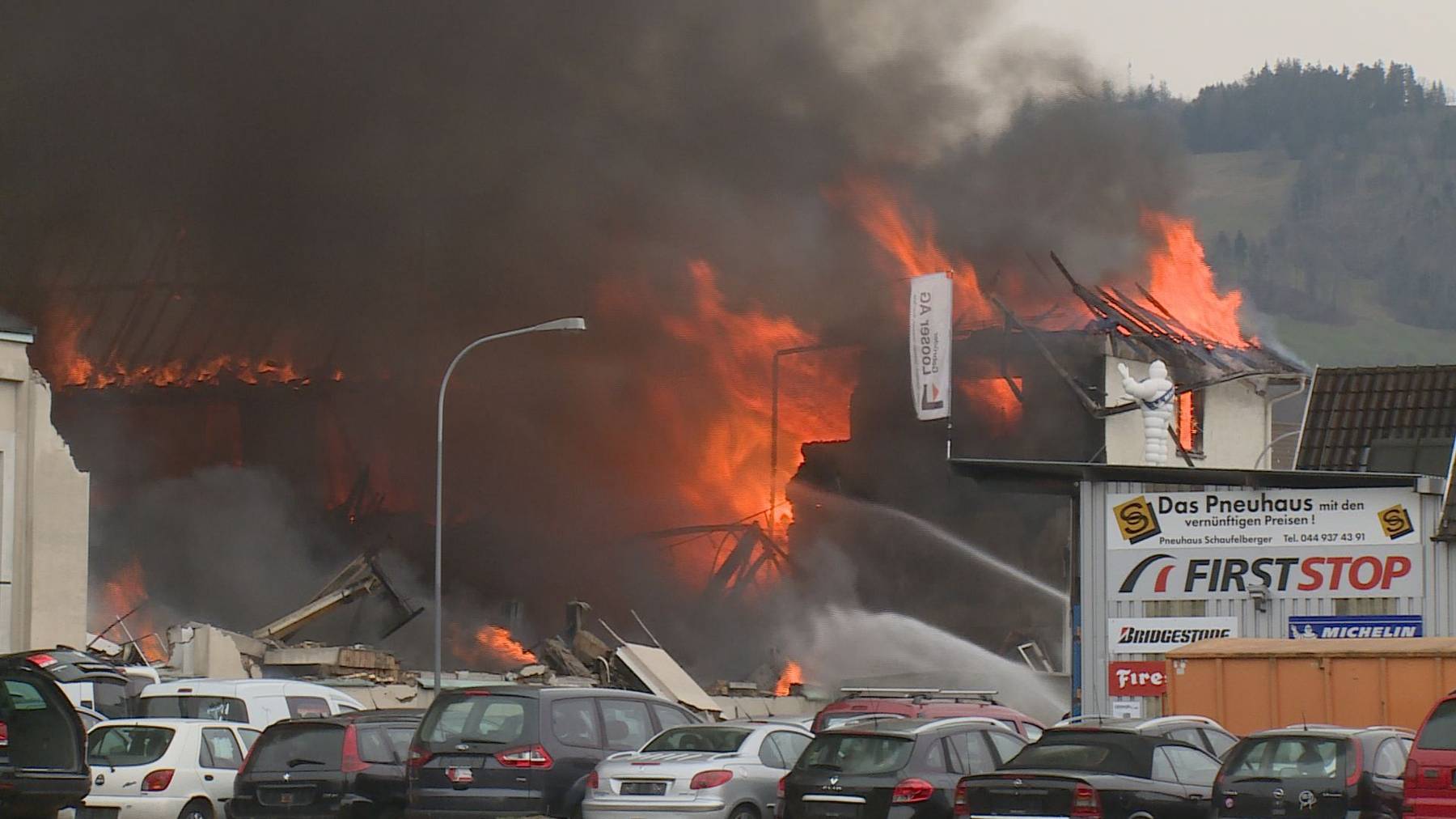 Grossbrand in Traktorenfabrik in Hinwil bei Rapperswil-Jona - PilatusToday