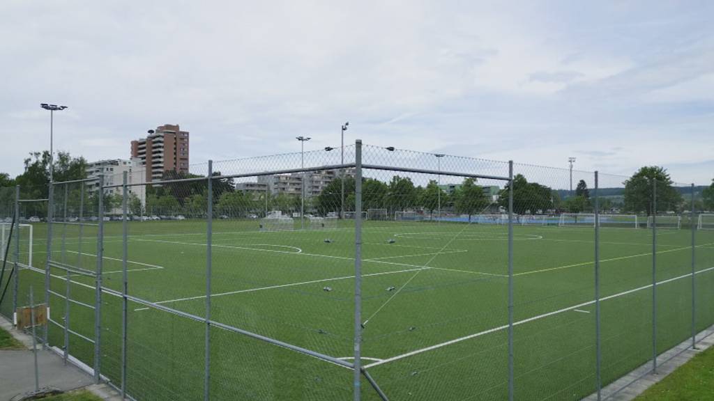 Stadt Zug öffnet Kunstrasenplatz für die Bevölkerung
