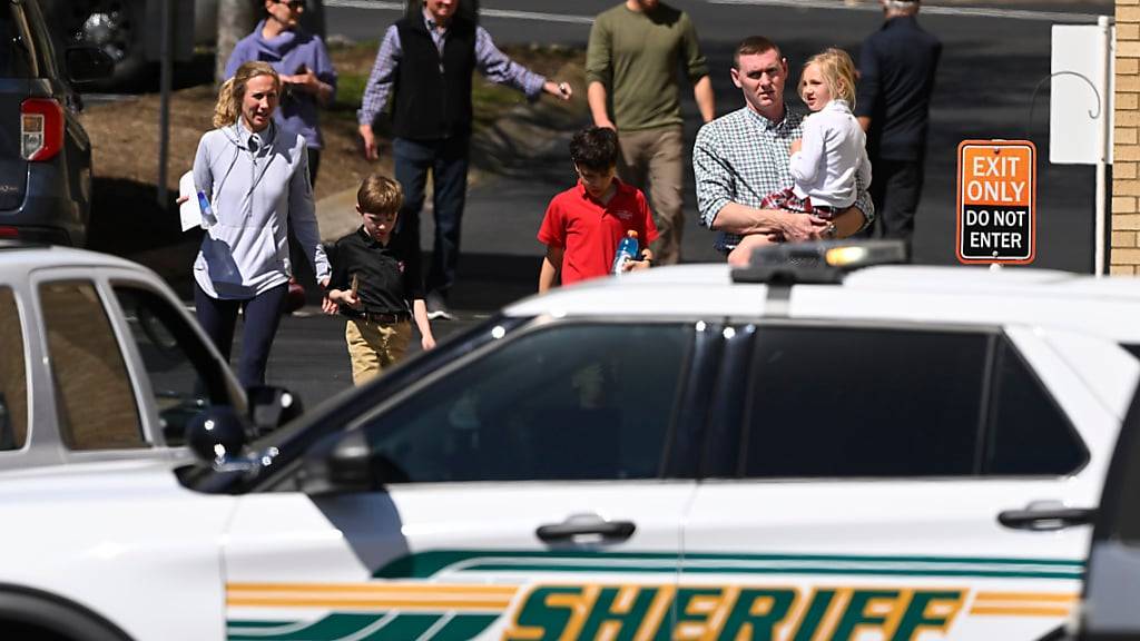 Bei Schüssen an einer Grundschule in Nashville im US-Bundesstaat Tennessee sind drei Kinder und drei Erwachsene getötet worden. Foto: John Amis/AP/dpa