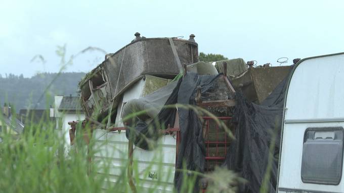 So ein Schrott! Zugemüllte Wiese in Oberneuwilen sorgt für rote Köpfe